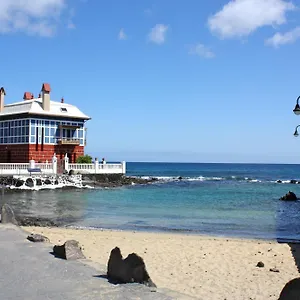 https://apartamentos-el-charcon.in-canary-islands.com